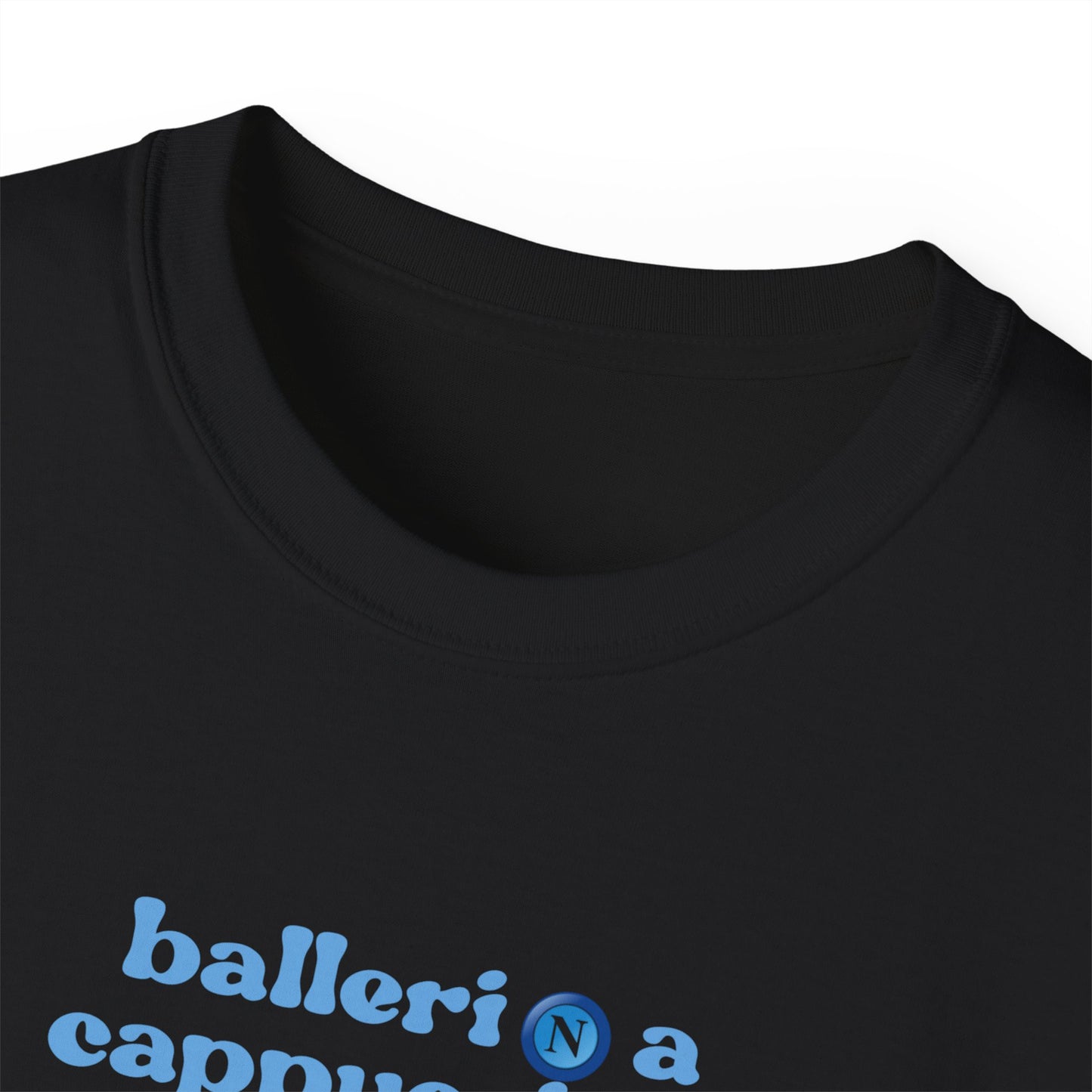 Close-up of Ballerina Cappuccina Napolitana McFratmina T-shirt collar and neckline stitching detail black colour version 