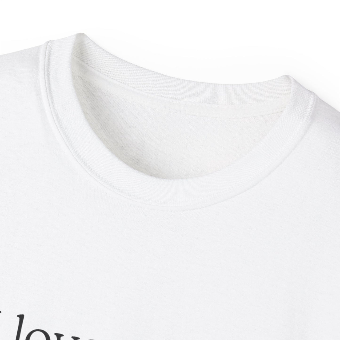 Collar close-up of Bi Son T-shirt – soft cotton fabric detail