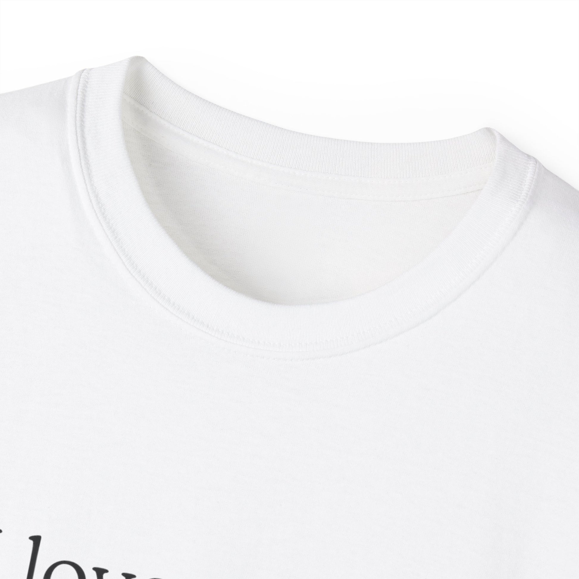 Collar close-up of Bi Son T-shirt – soft cotton fabric detail