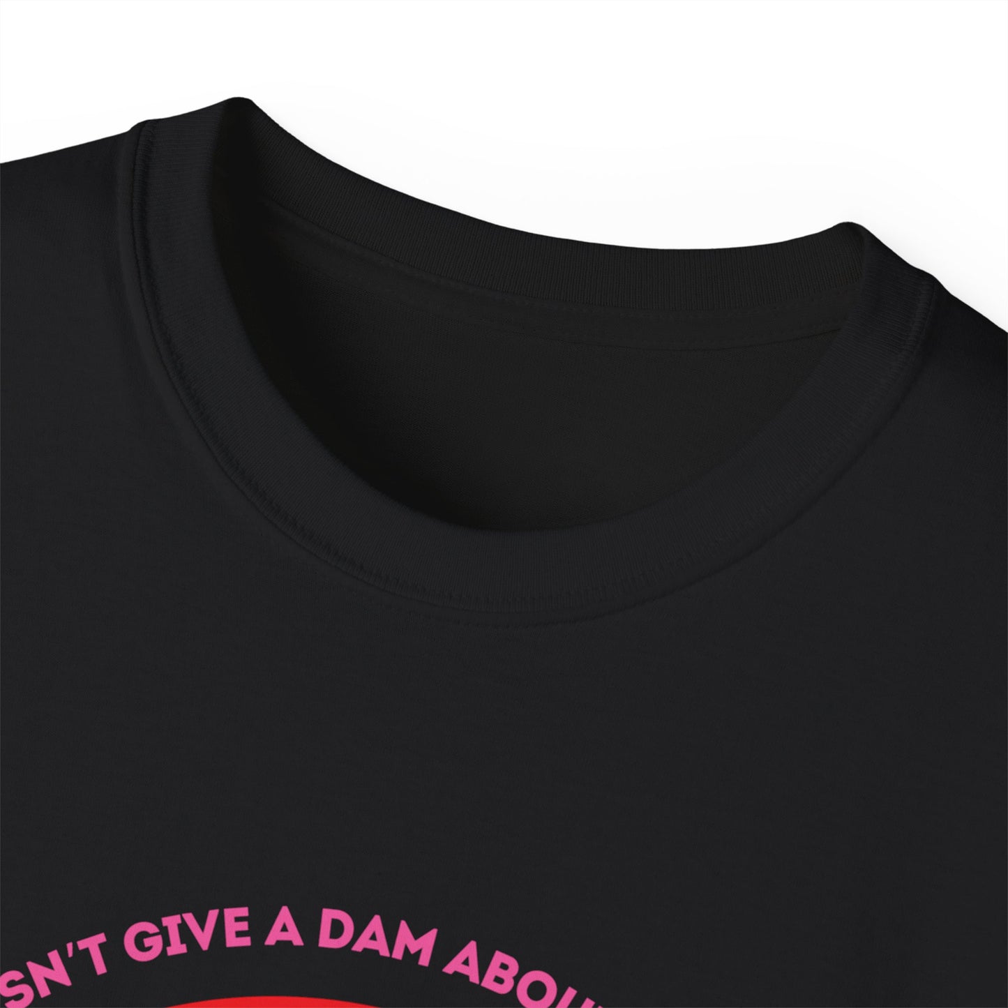 Collar detail of Bober Doesn’t Give a Dam T-shirt – soft black cotton fabric, black colour version